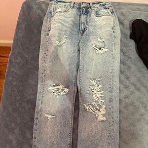 OPEN TO TRADES/OFFERS American Eagle mom jeans in perfect condition
